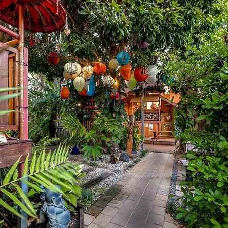 Albergue Travellers Oasis Cairns Exterior foto Entrance to the restaurant