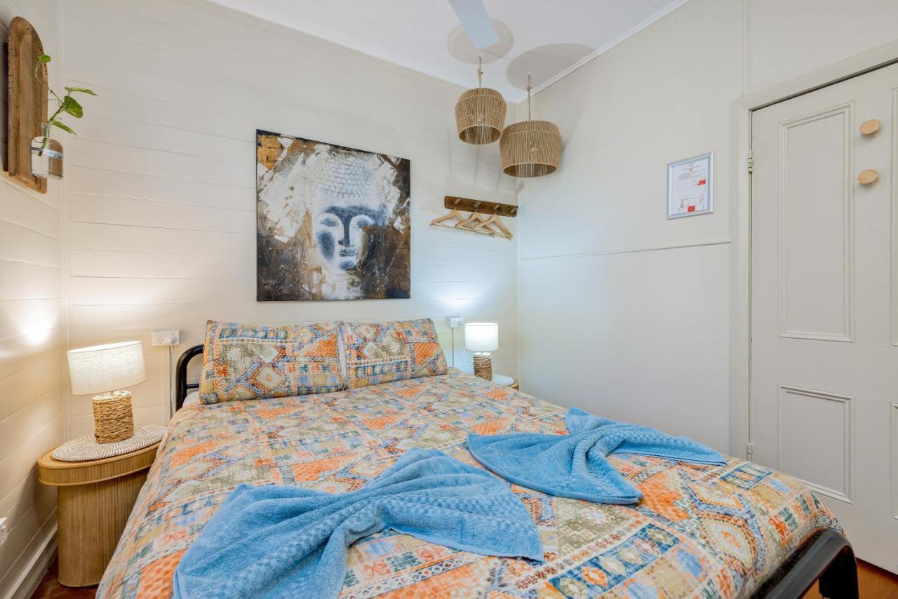 Albergue Travellers Oasis Cairns Exterior foto A bedroom at the hotel