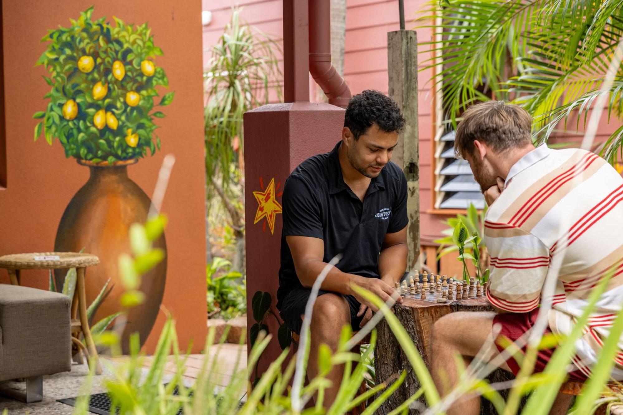 Albergue Travellers Oasis Cairns Exterior foto A solar water heater in the Maldives