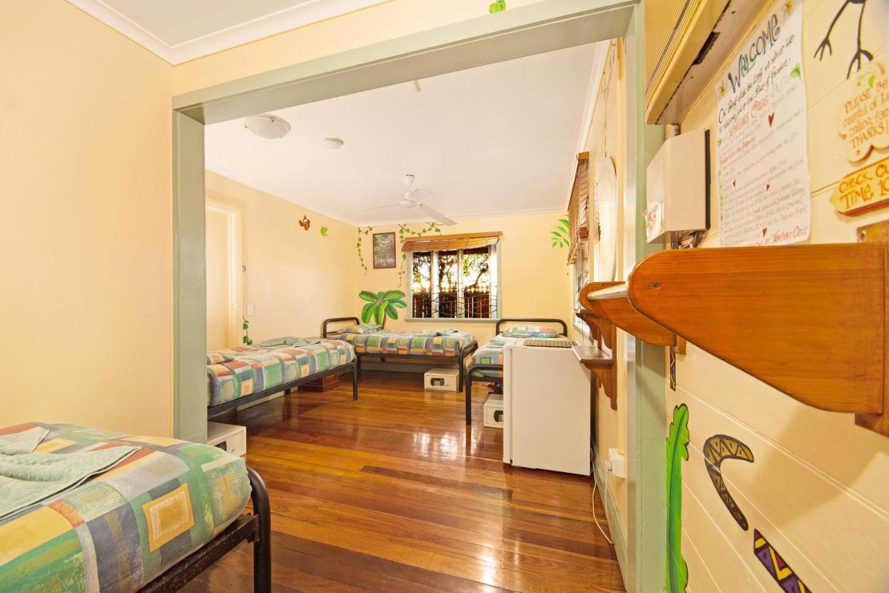 Albergue Travellers Oasis Cairns Exterior foto A typical hostel room